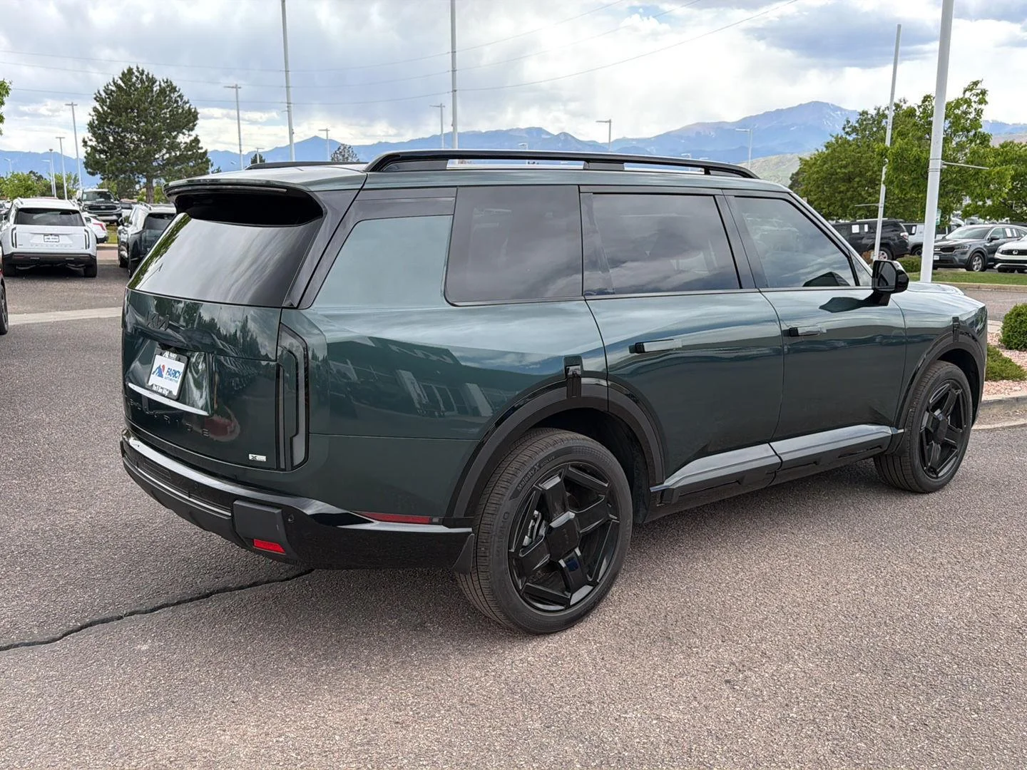 Used 2027 Black Jade Green Kia X-Line EX image 4