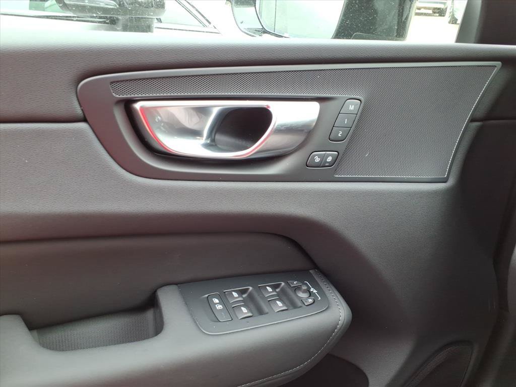 Used 2026 Aurora Silver Volvo Plus image 13