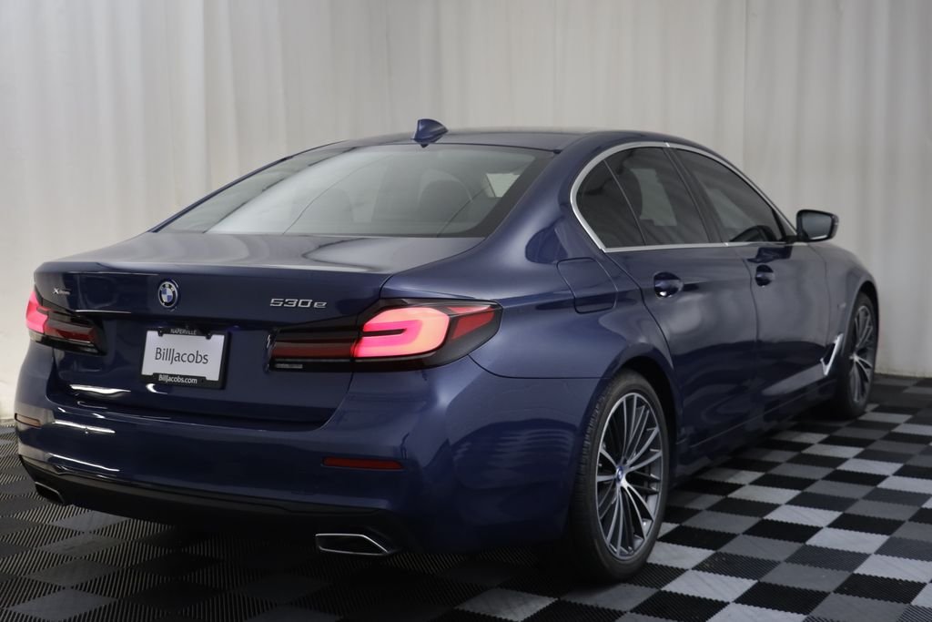 Used 2022 Phytonic Blue Metallic BMW 530e iPerformance image 17
