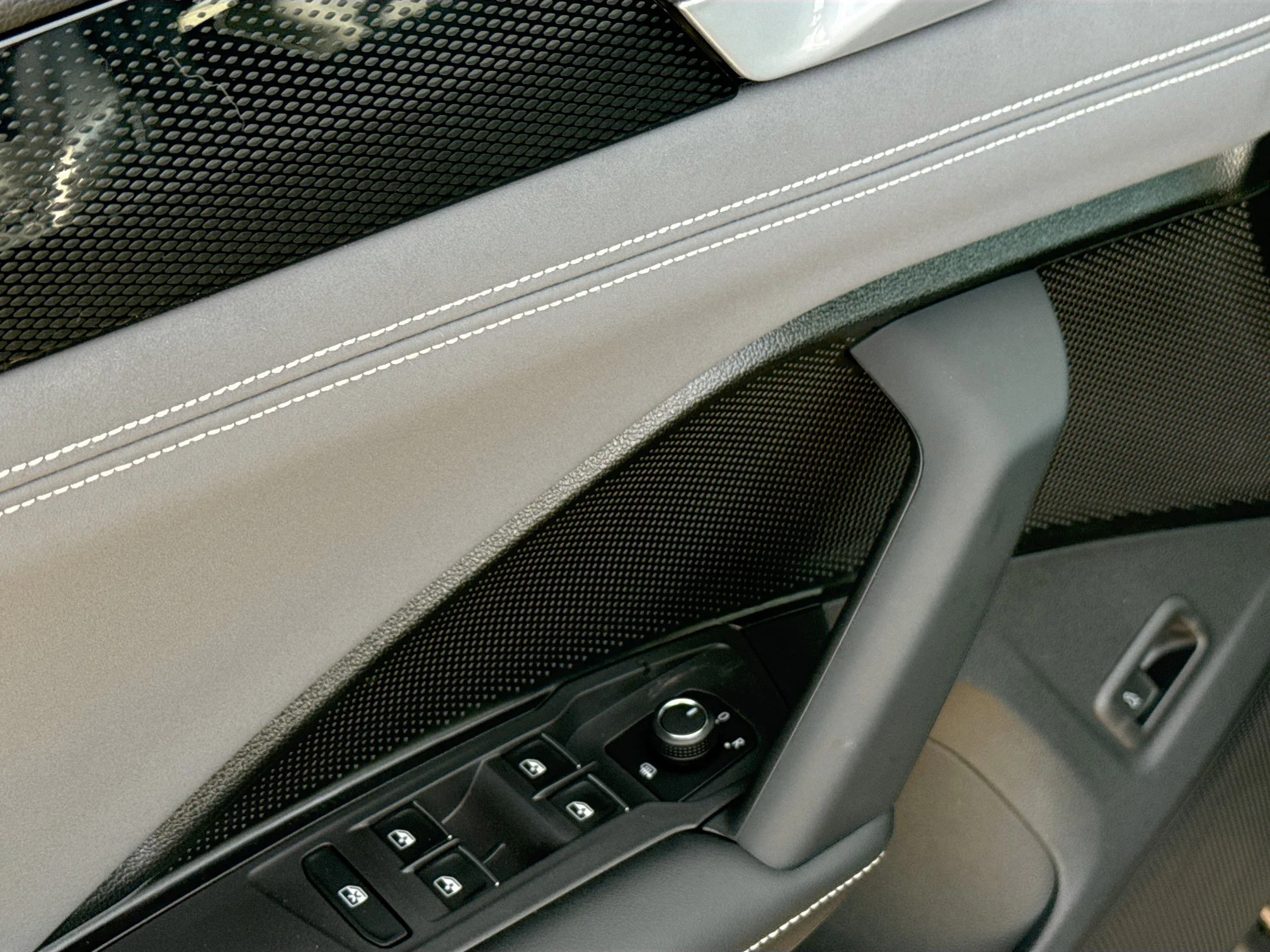 New 2026 Platinum Volkswagen SE R-Line Black image 23