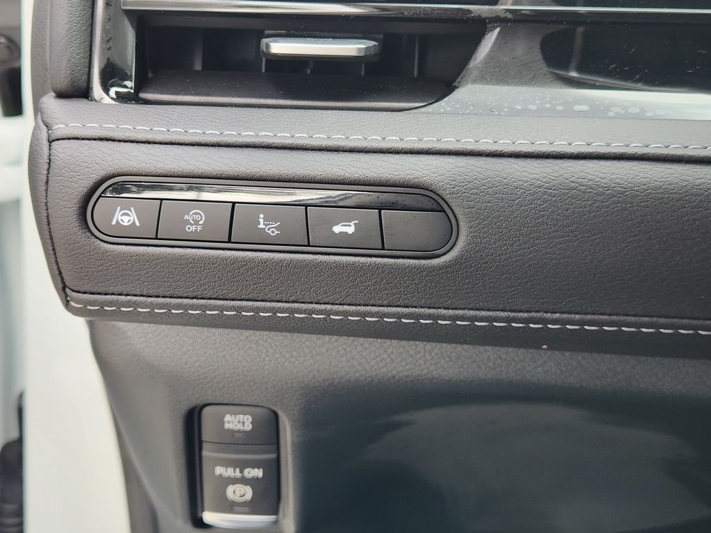 Used 2026 White INFINITI LUXE image 20