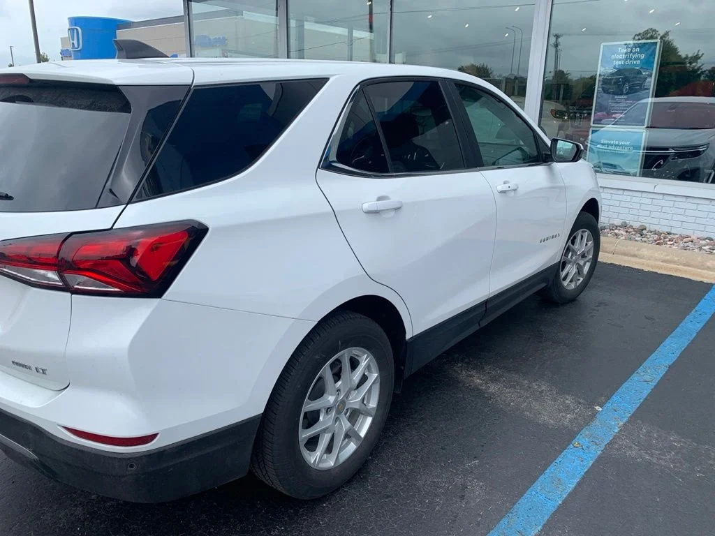 Used 2024 Summit White Chevrolet LT image 5