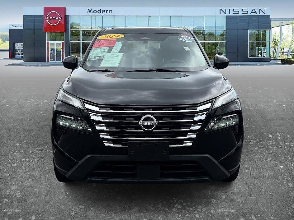 Used 2024 Super Black Nissan SV image 2