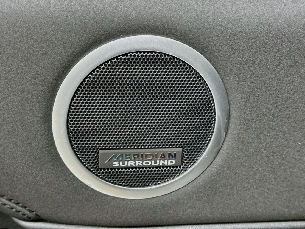 Used 2025 Santorini Black Metallic Land Rover S image 20