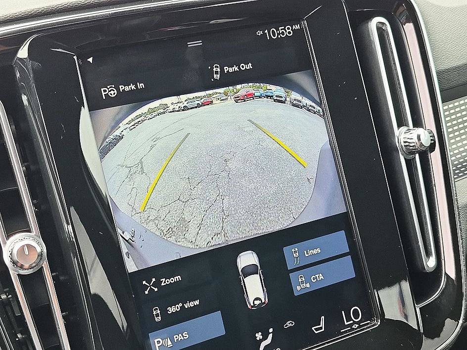 Used 2019  Volvo R-Design image 23