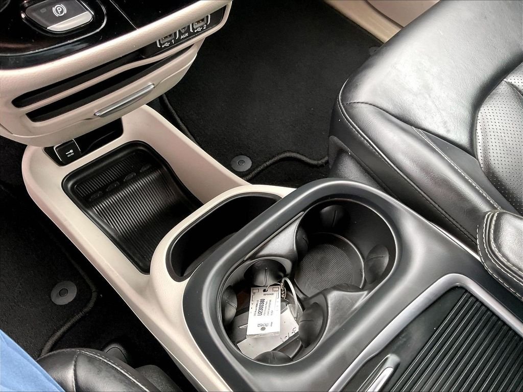 Used 2023 Black Chrysler Touring L image 17