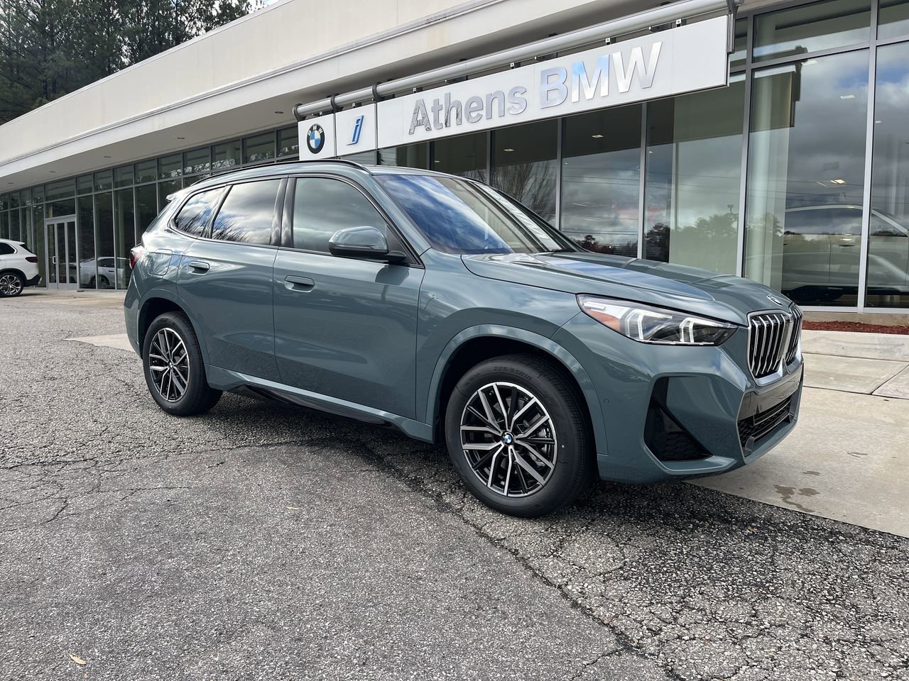Used 2026 Cape York Green Metallic BMW xDrive28i image 2