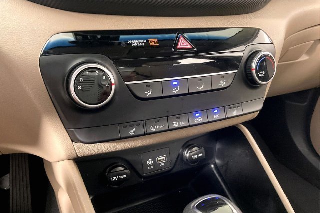 Used 2019 White Hyundai Value image 13