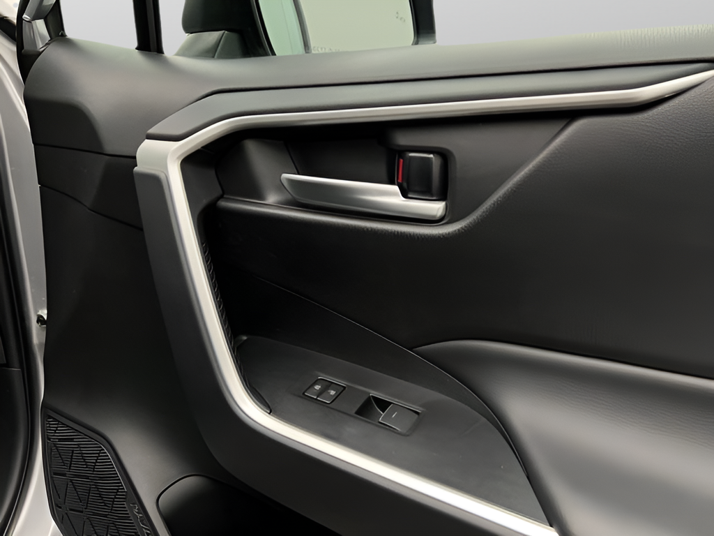 Used 2025 Silver Sky Metallic Toyota XLE image 12