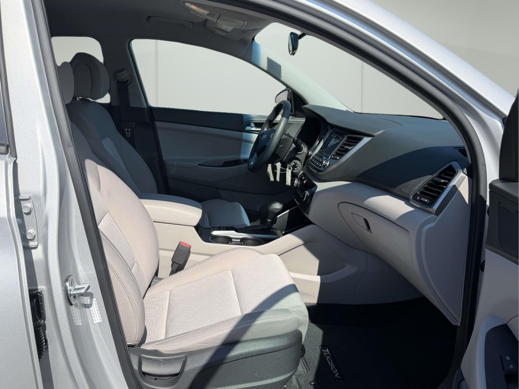 Used 2016 Silver Hyundai Eco image 10