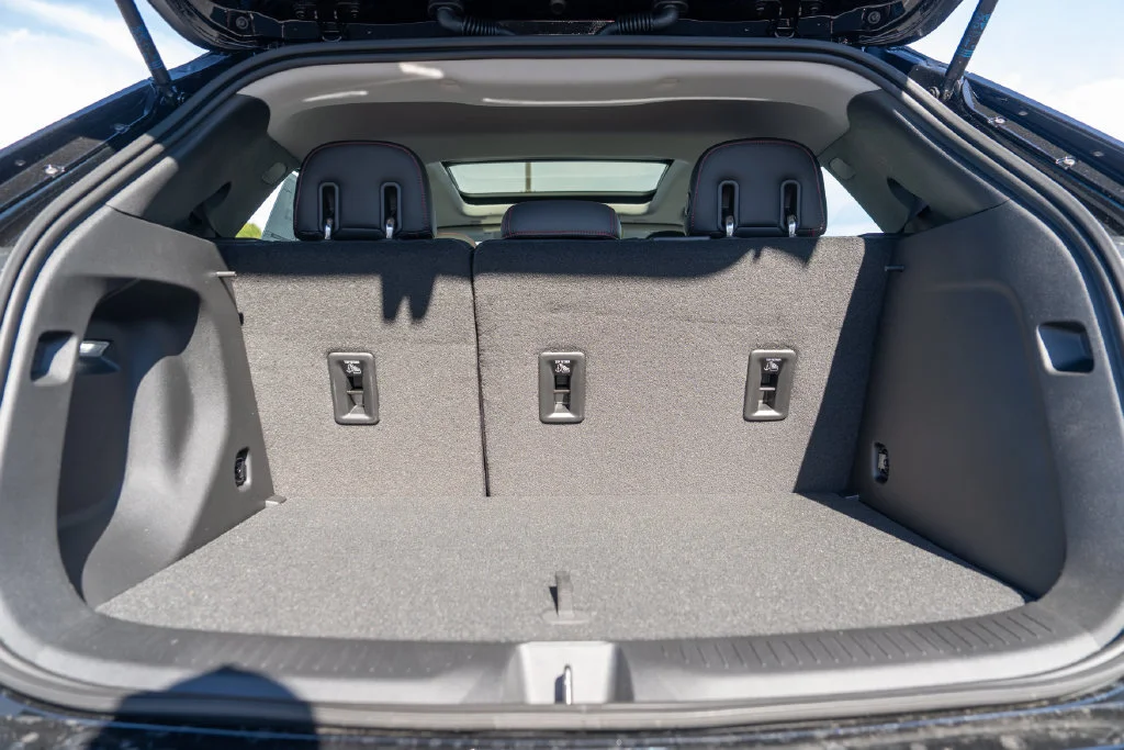 2027 Chevrolet Bolt RS - Photo 8
