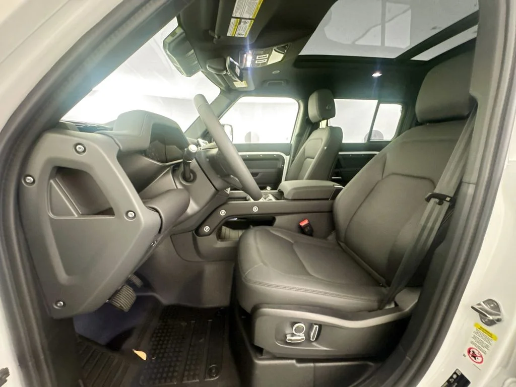New 2026 Fuji White Land Rover X-Dynamic SE image 20