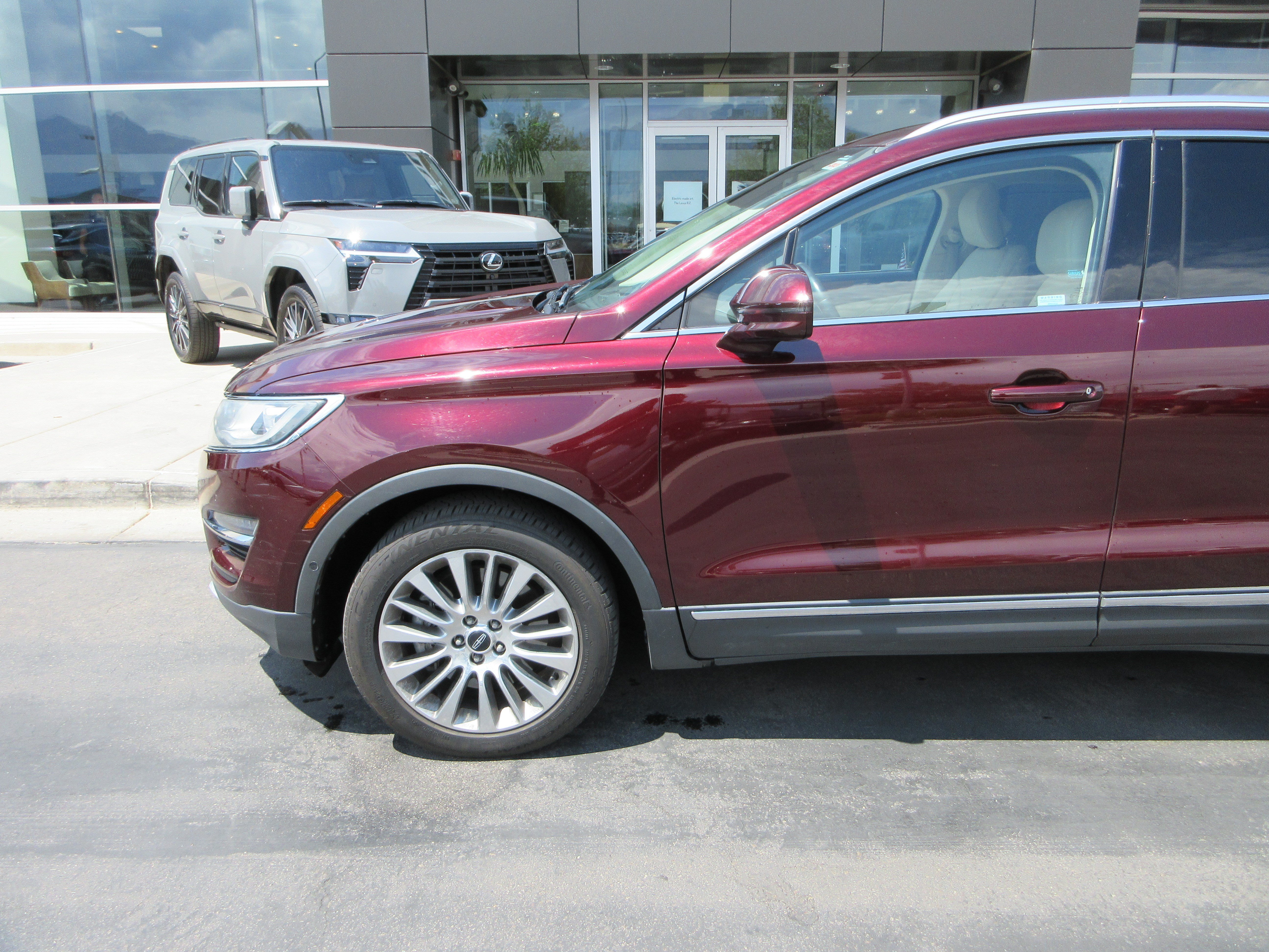 Used 2016 Burgundy Velvet Metallic Tinted Clearcoat Lincoln Reserve image 2