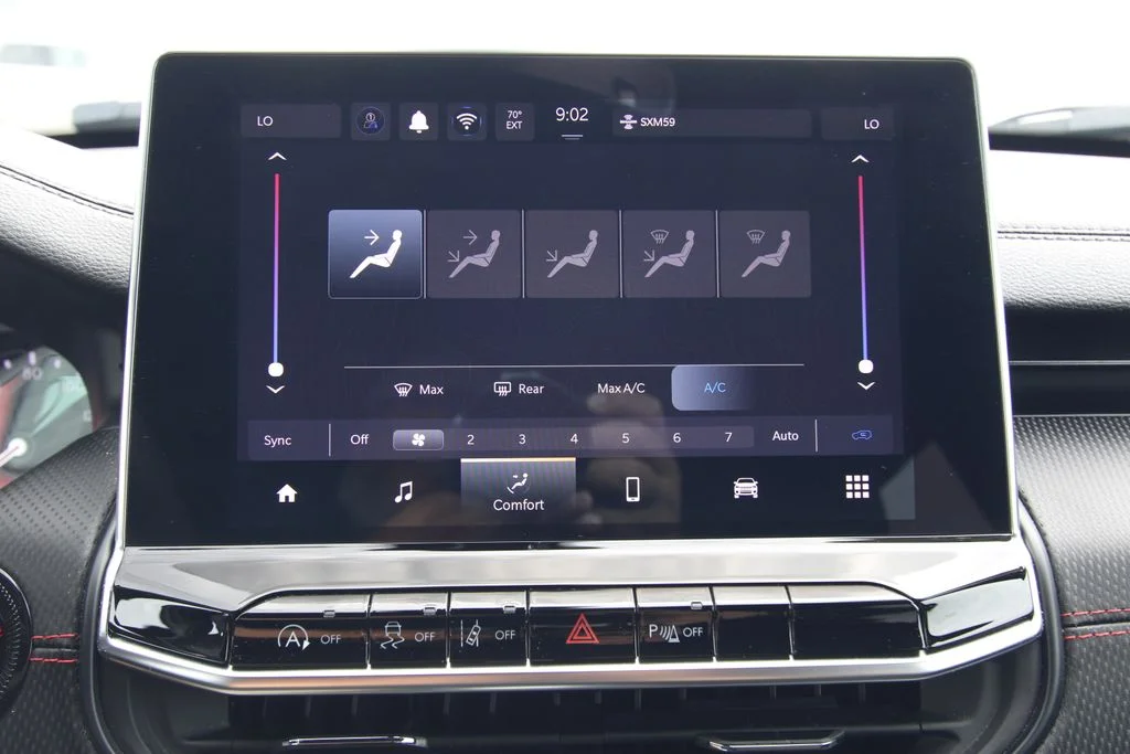 Used 2025 Black Jeep Trailhawk image 31