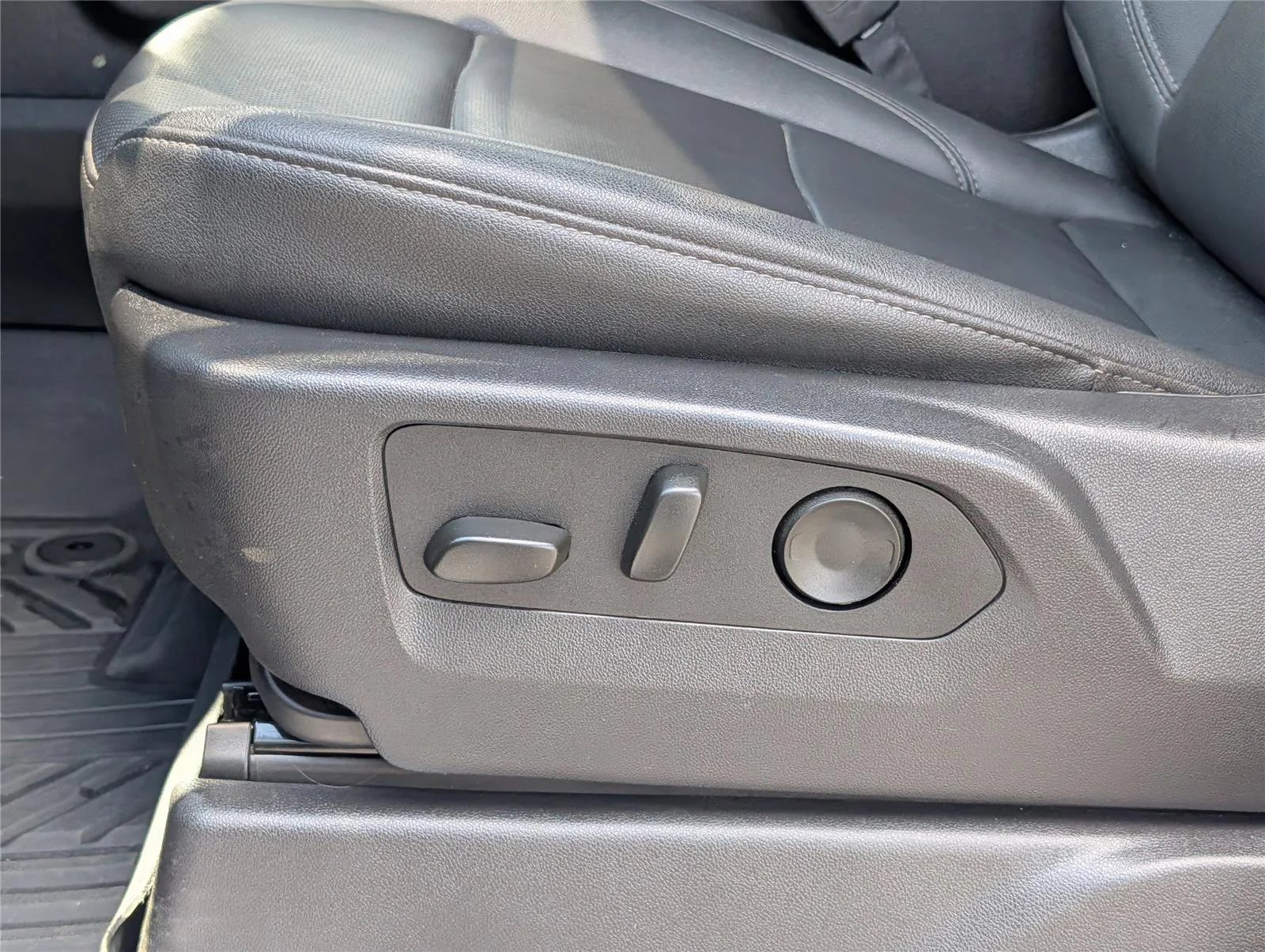 Used 2025 Sterling Gray Metallic Chevrolet LTZ image 13