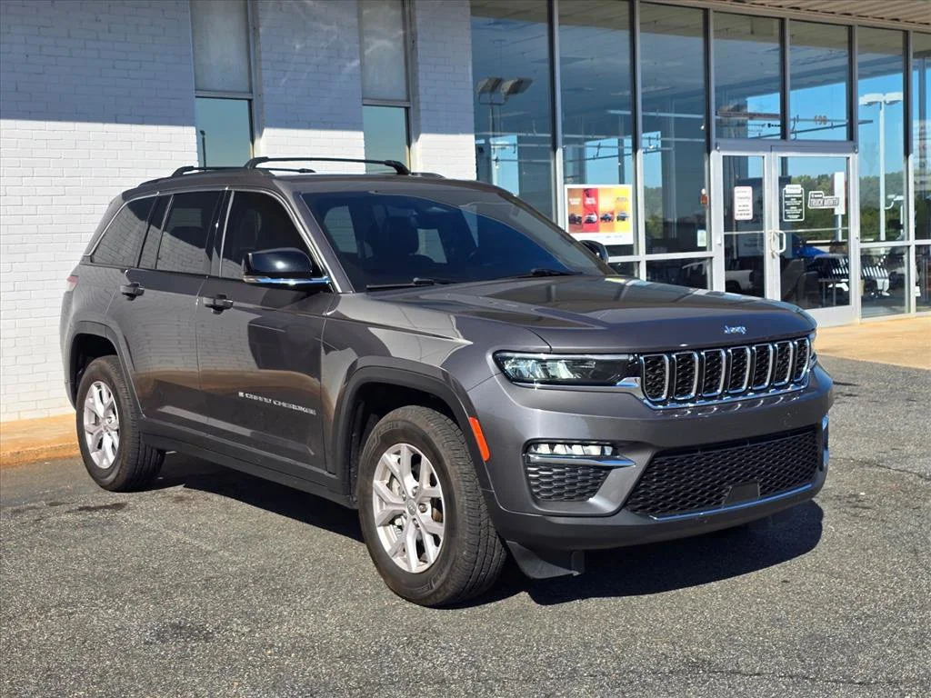 Used 2022 Gray Jeep Limited image 11