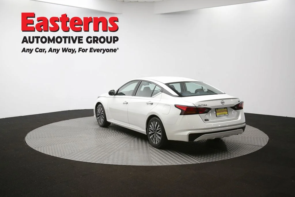 Used 2024 White Nissan 2.5 SV image 63