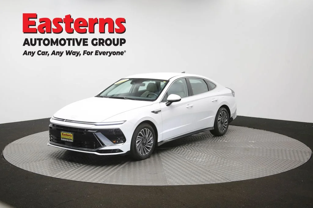 Used 2025 White Hyundai SEL image 55
