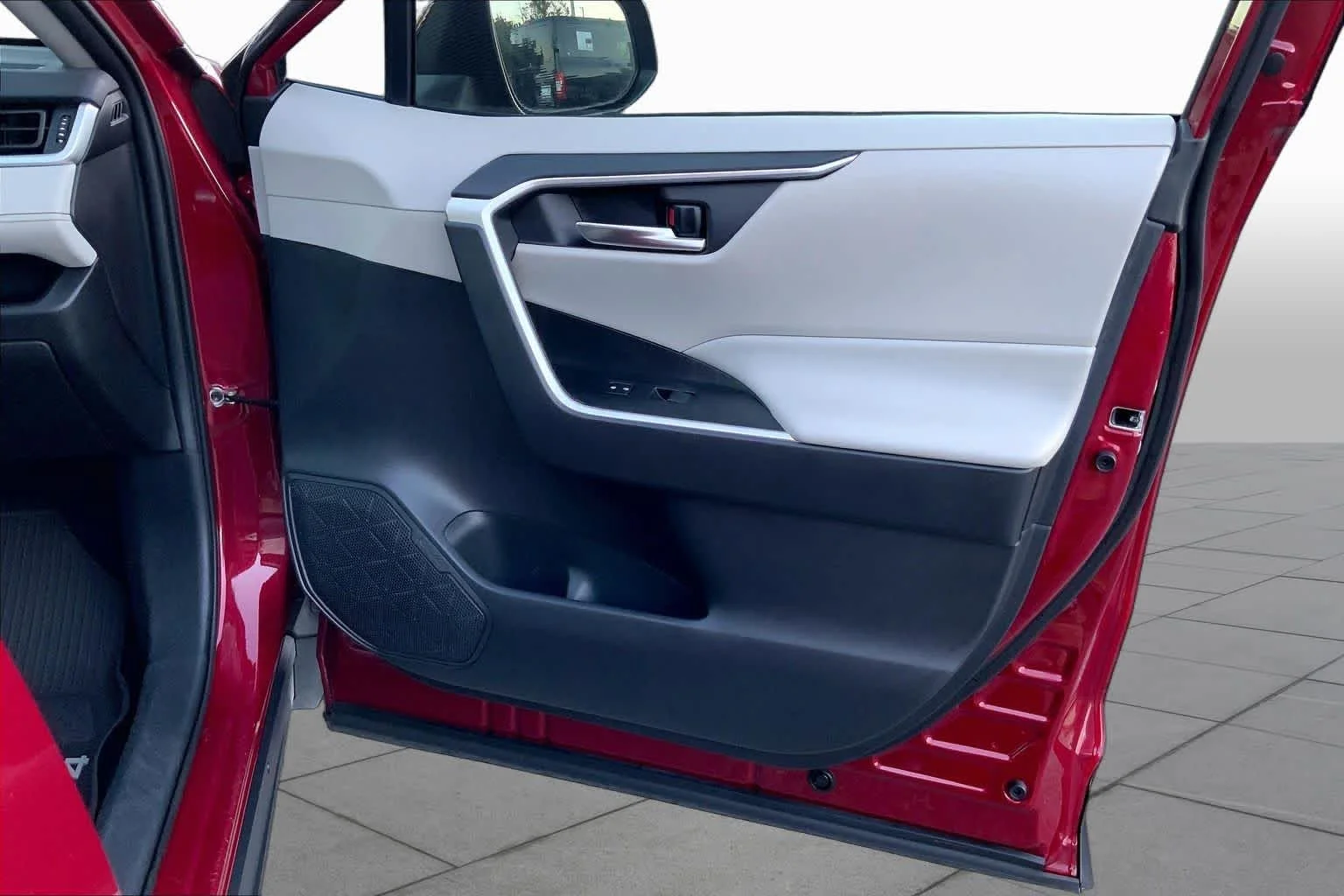 Used 2021 Ruby Flare Pearl Toyota XLE image 20