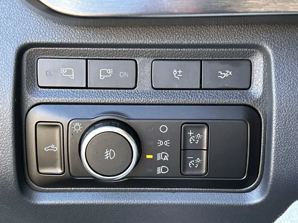 Used 2023 Gray Metallic Ford Lariat image 25