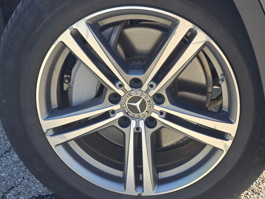 Used 2020 Graphite Gray Metallic Mercedes-Benz GLC 300 image 11