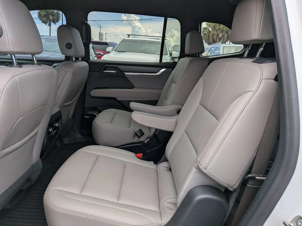 Used 2024 White GMC Elevation image 13