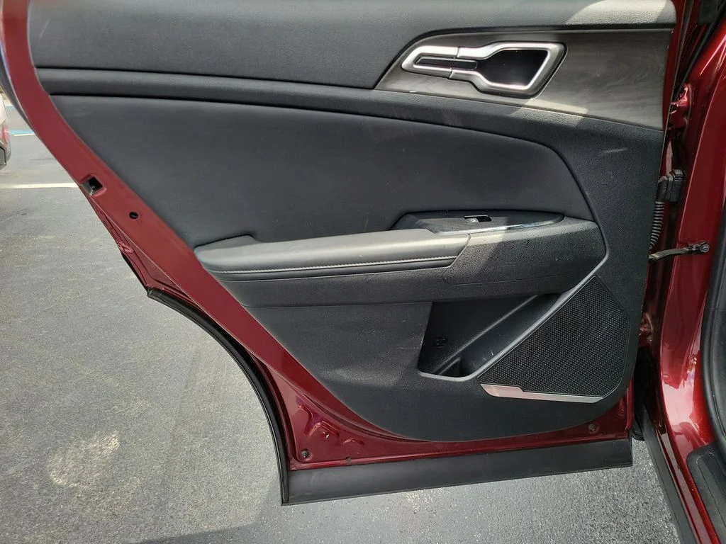 Used 2024 Red Kia X-Line image 10