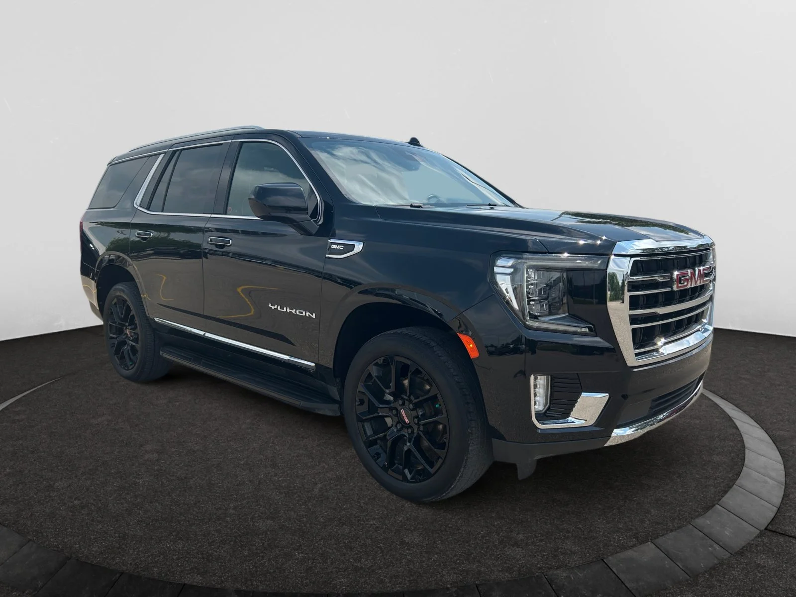Used 2023 Black GMC SLT 4WD Leather Sunroof 5.3L image 7