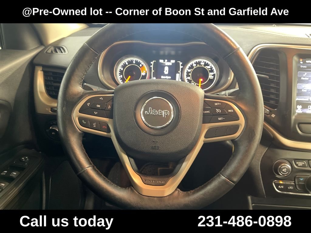 Used 2017 Green Jeep Latitude image 20