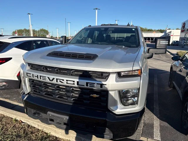 Used 2023 Silver Chevrolet Custom image 3