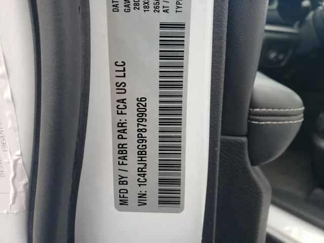 Used 2023  Jeep Limited image 26