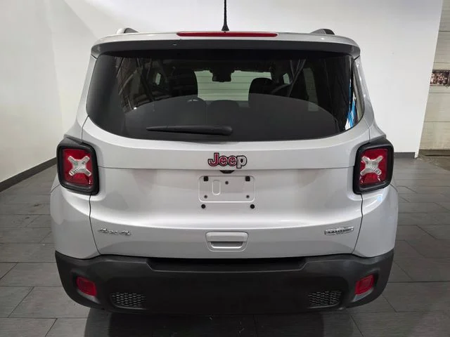 Used 2021 Silver Jeep Latitude image 4