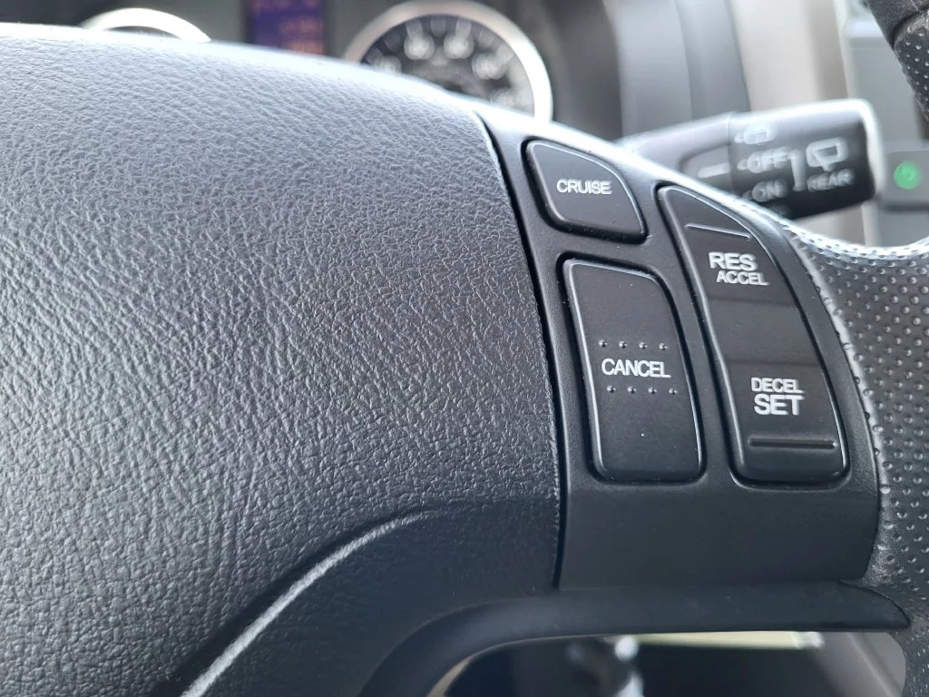 Used 2011 Alabaster Silver Metallic Honda SE image 20