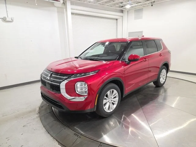 2026 Mitsubishi Outlander ES FWD's photo