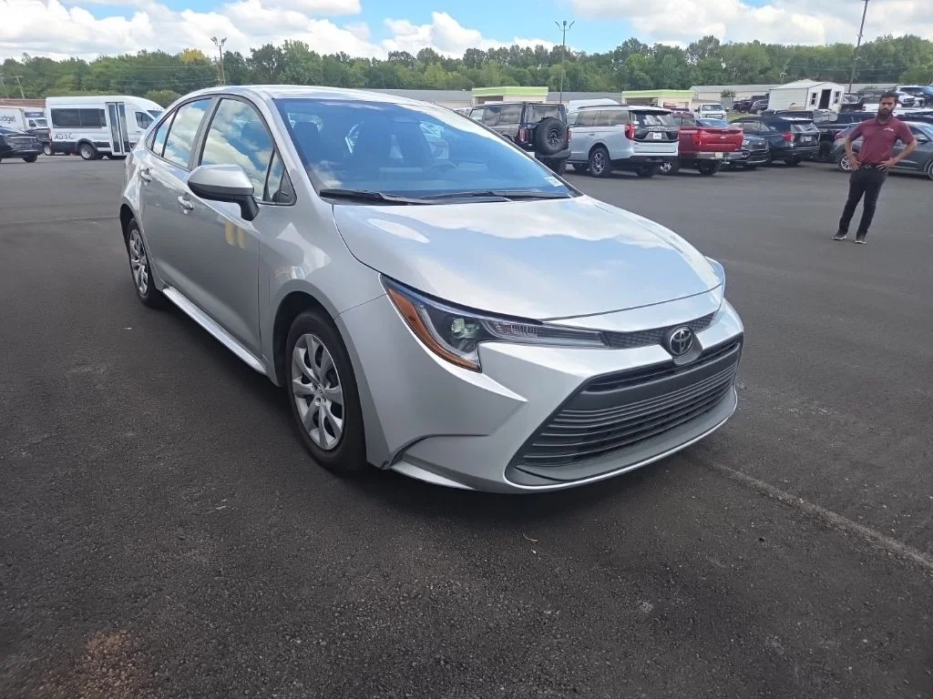 Used 2025 Silver Toyota LE image 17