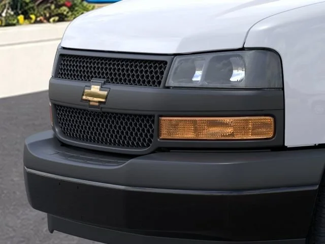 New 2026 Summit White Chevrolet WT image 13