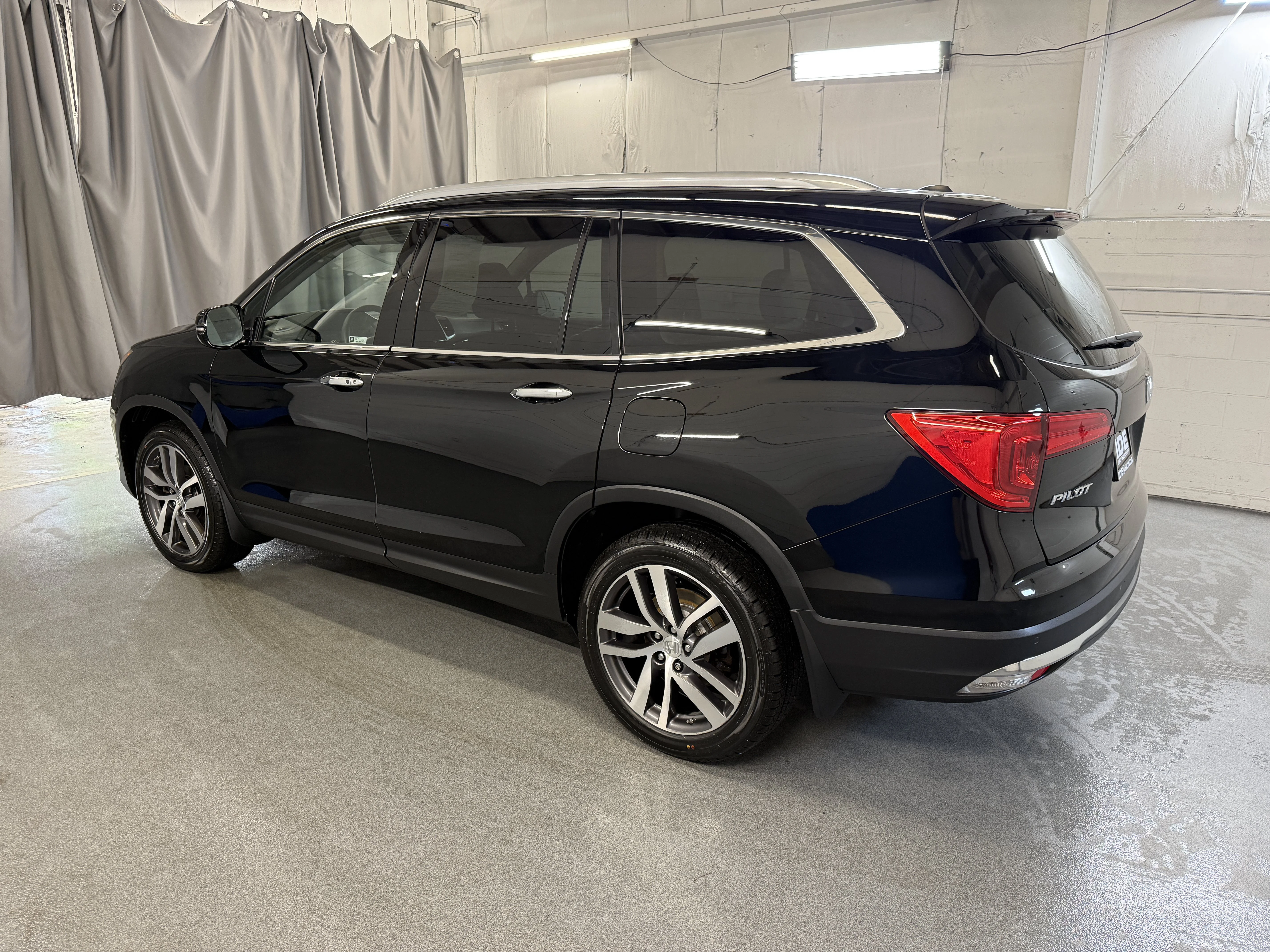 Certified Used 2018 Crystal Black Pearl Honda Touring image 6