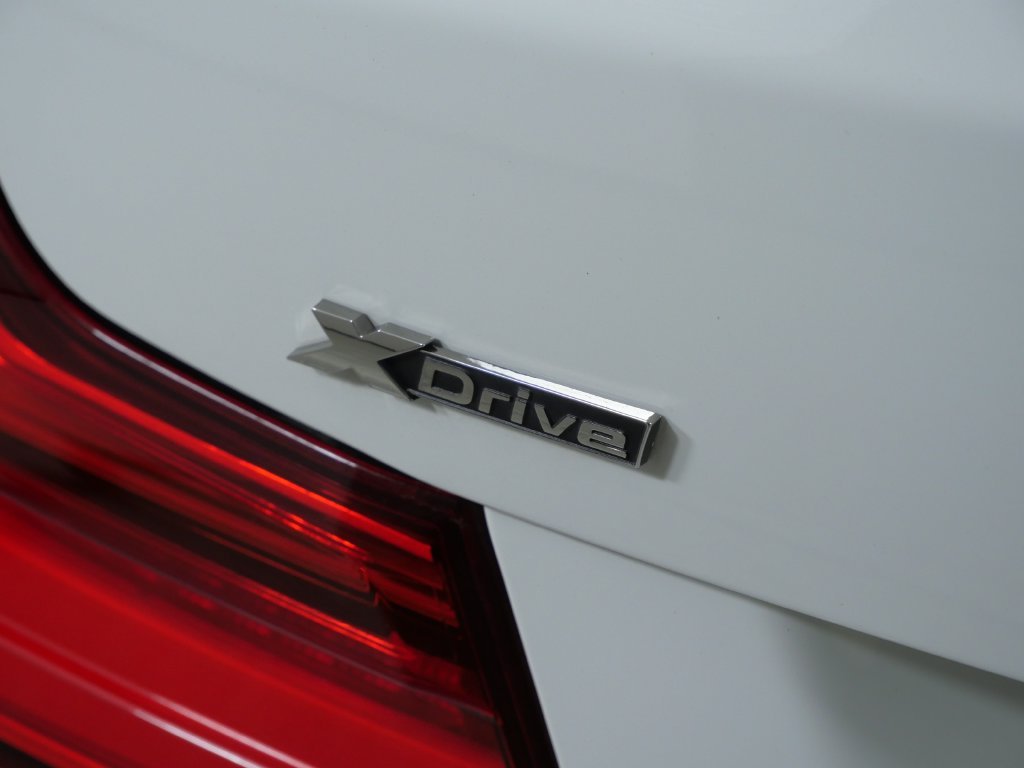 Used 2018 Alpine White BMW M240i image 14