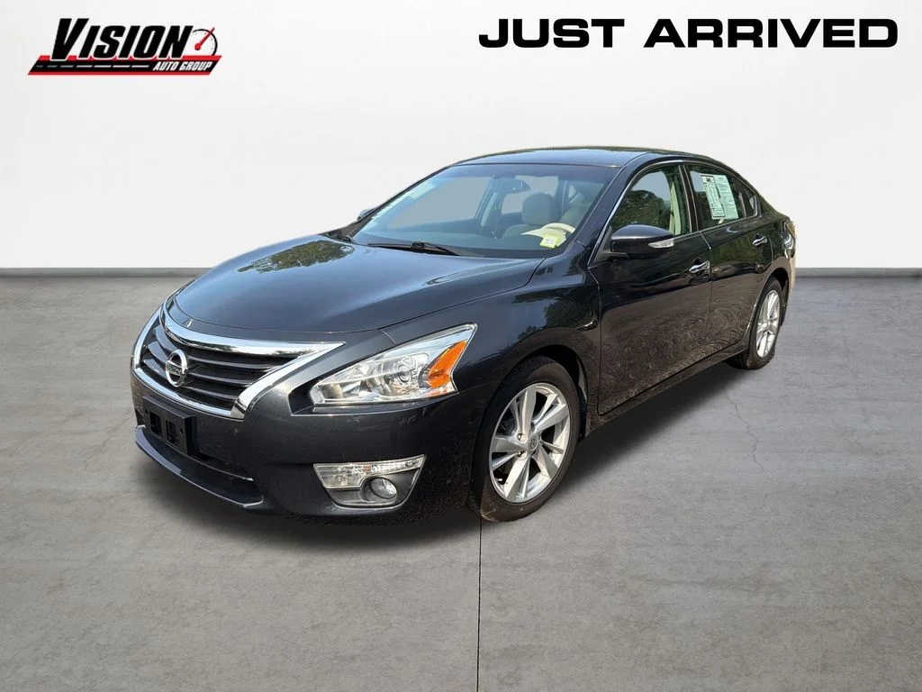 Used 2015 Blue Nissan 2.5 SV image 1