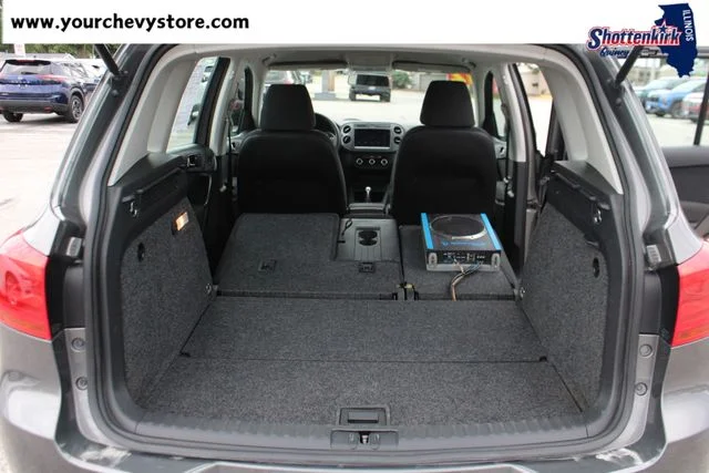Used 2012 Gray Volkswagen SE image 18
