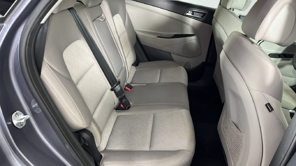 Used 2016 Grey Hyundai SE image 18