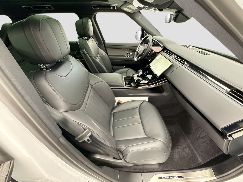 New 2026 Fuji White LAND ROVER SE image 19