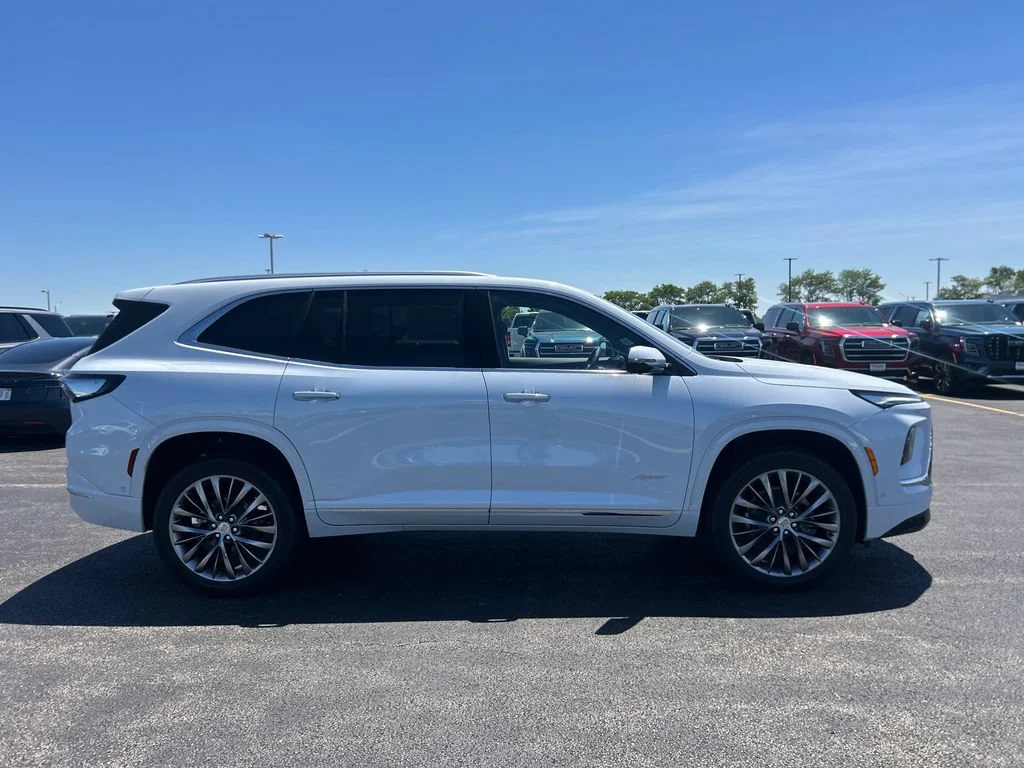 New 2026 Iridescent White Tricoat Buick Avenir image 7