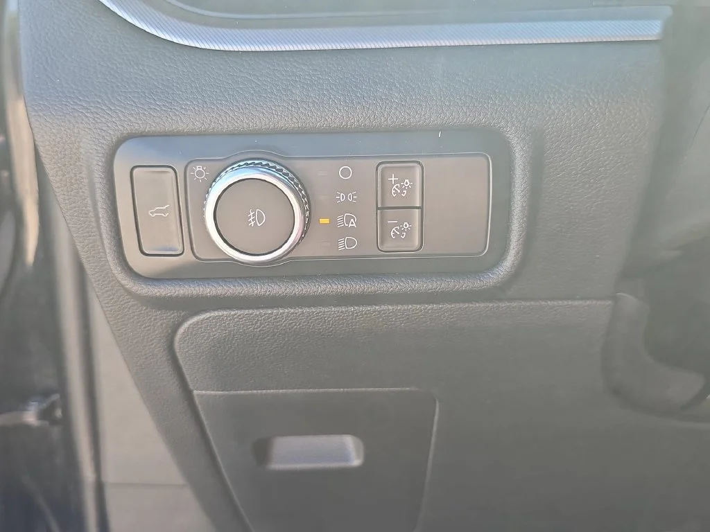 Used 2020 Black Ford XLT image 5