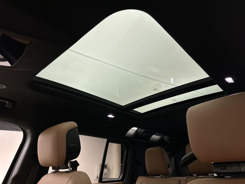 New 2026 Santorini Black Land Rover S image 11