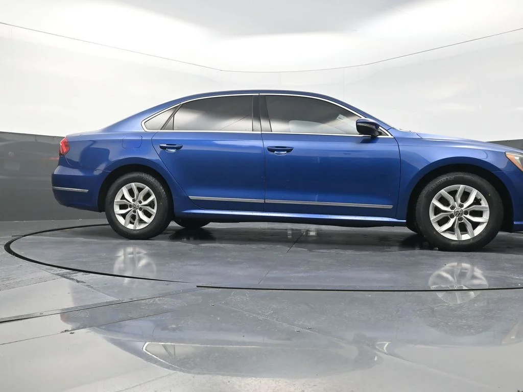 Used 2017 Blue Volkswagen 1.8T S image 30
