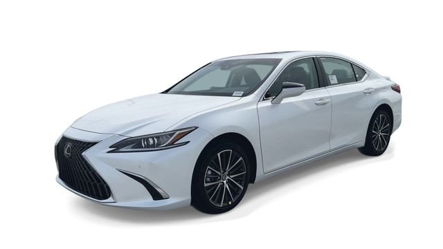 Used 2024 White Lexus 300h image 4