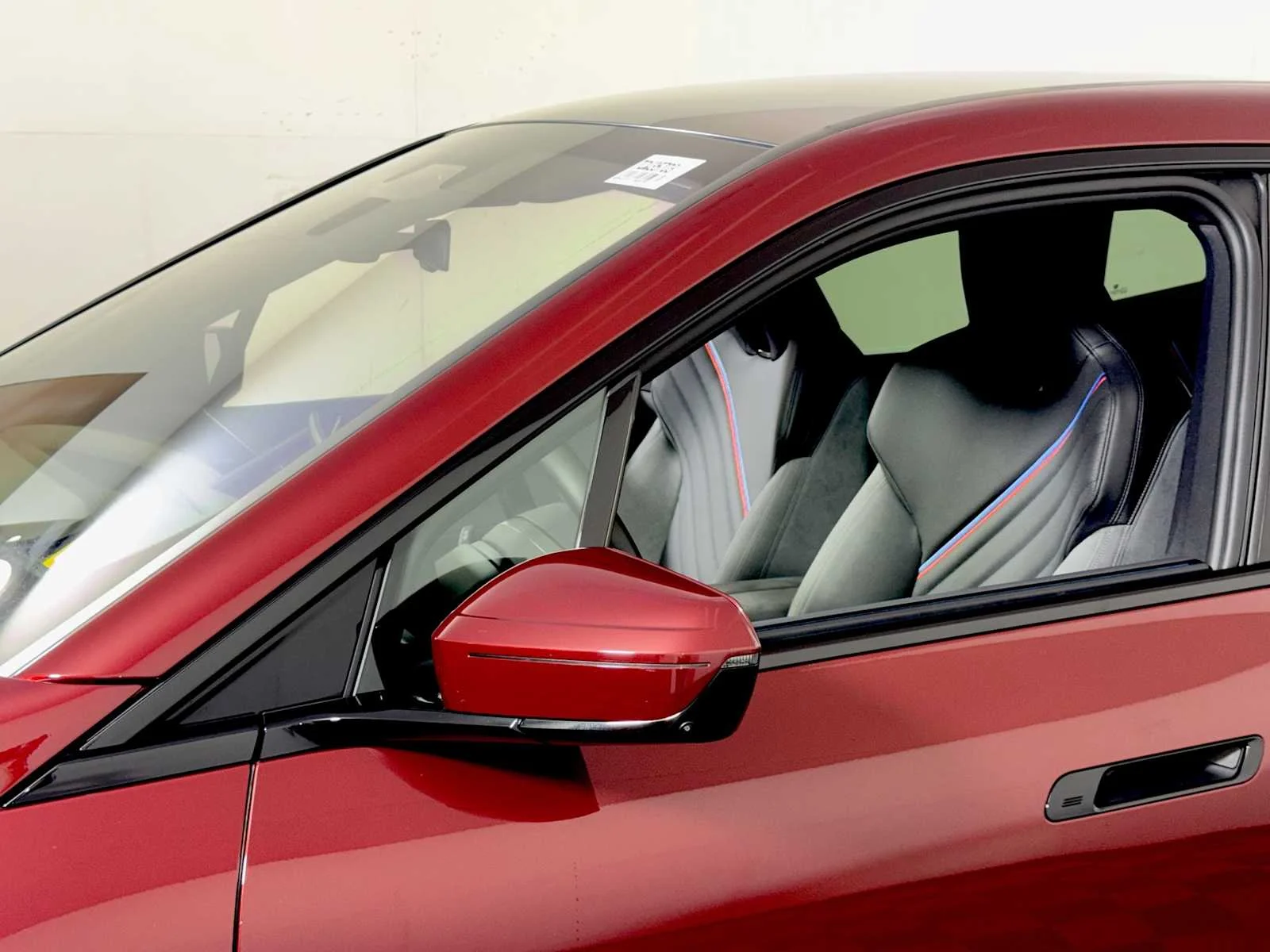 Used 2026 Aventurin Red Metallic BMW xDrive60 image 29
