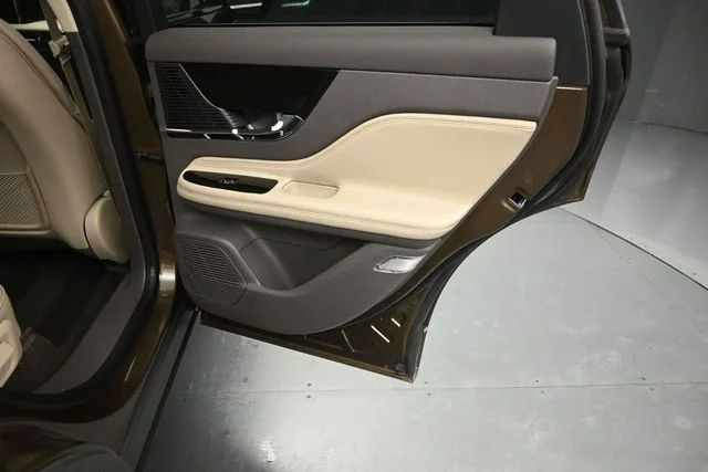 Certified Used 2022 Bronze Smoke Metallic Premium Colorant Lincoln Reserve image 28