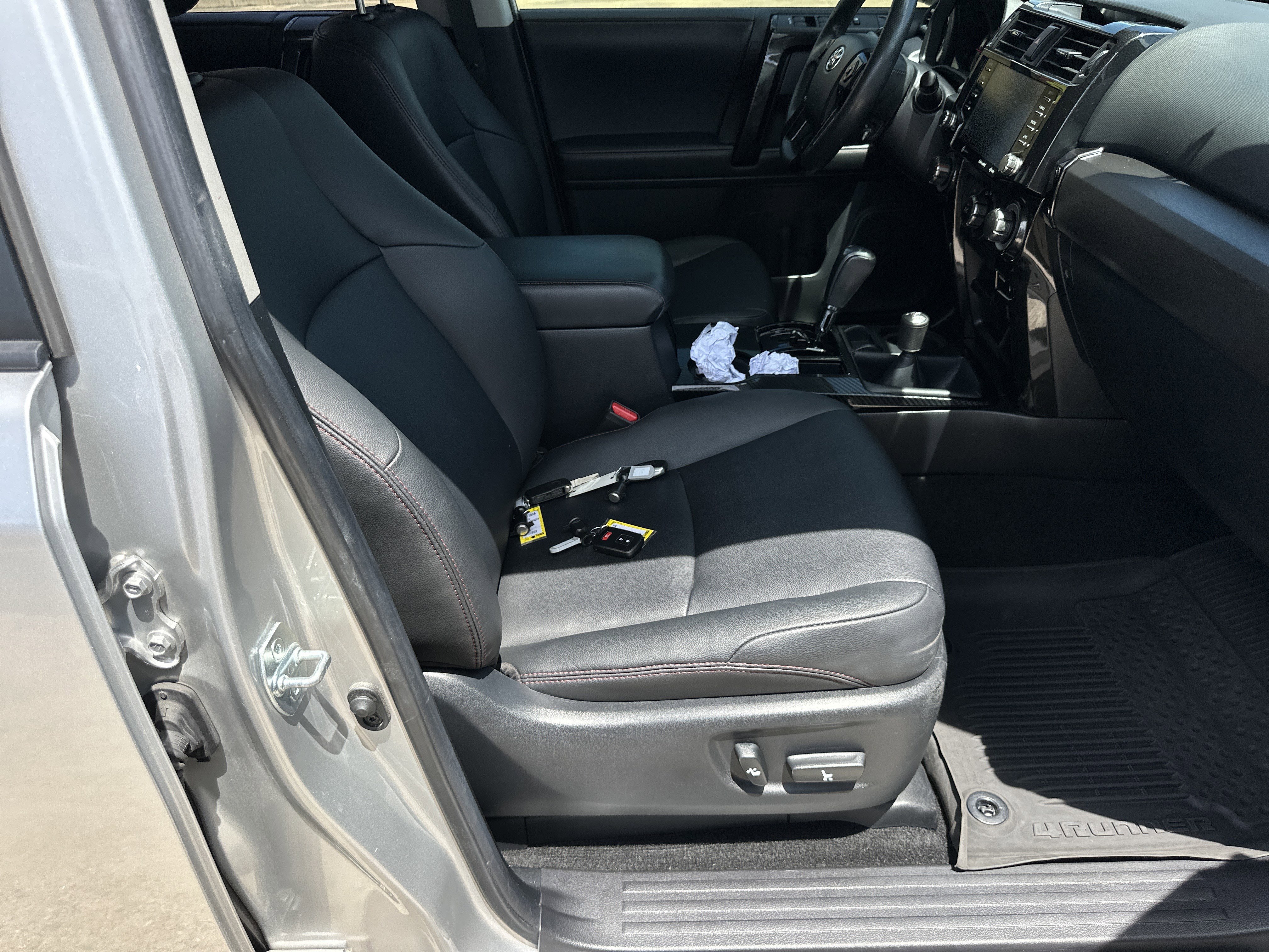 Used 2021 Classic Silver Metallic Toyota Venture image 19